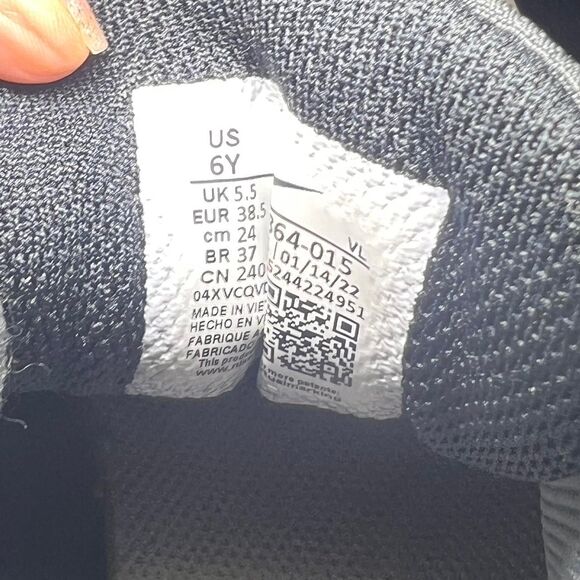 Nike Grey and Black Trainers - Picture 5 of 7